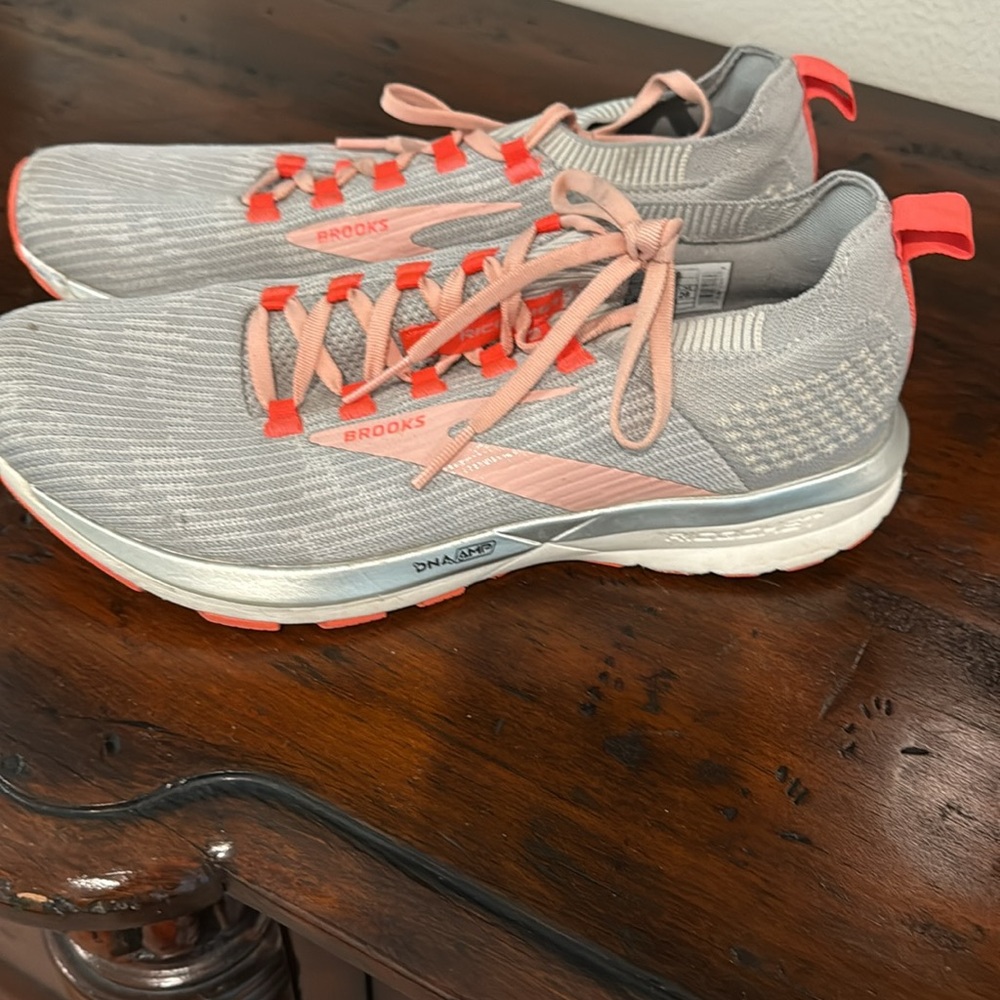 Brooks Gray and Pink Sneakers for Running 11m